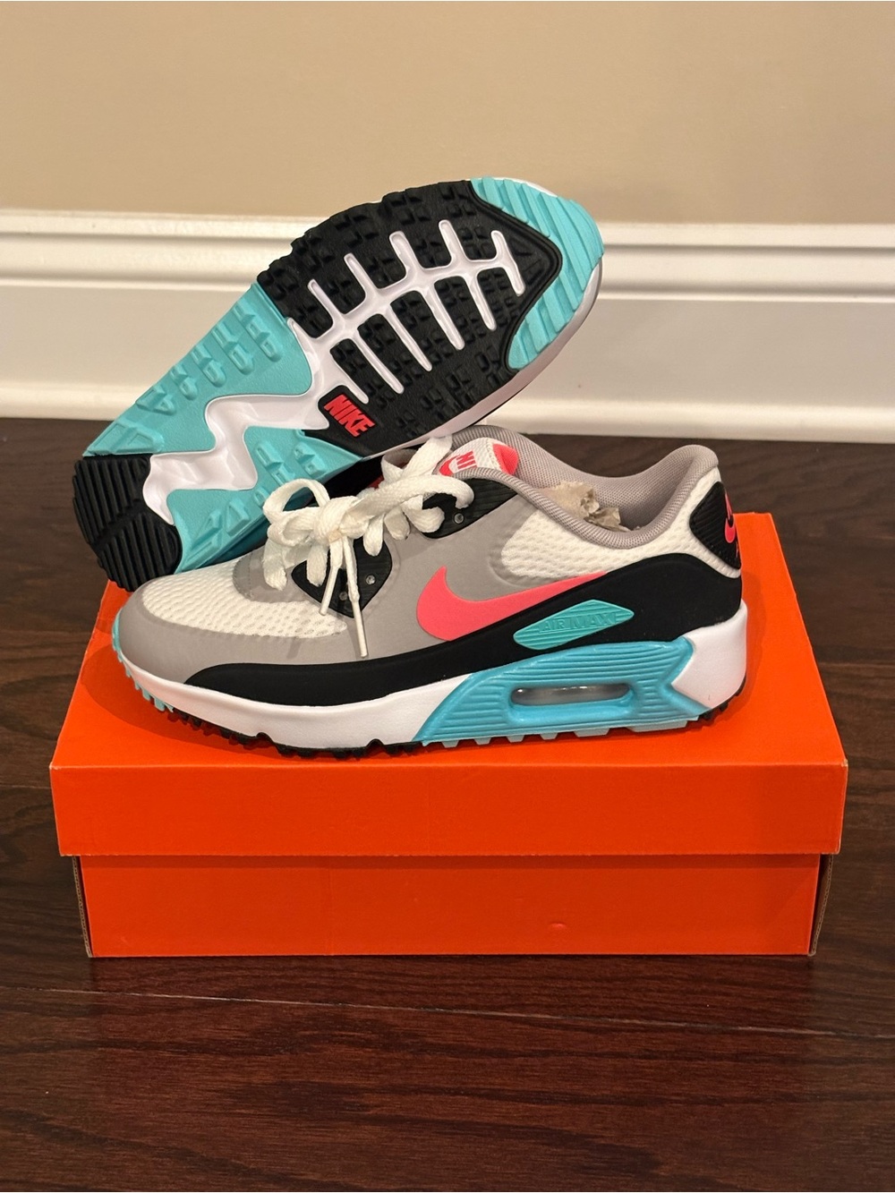 NEW Nike Air Max 90 Golf Shoes Mens Size 4/Womens 5.5 Aurora Hot Punch Spikeless
